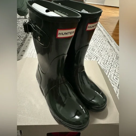 ☔️Hunter Dark Olive Gloss Boots - Picture 2 of 10
